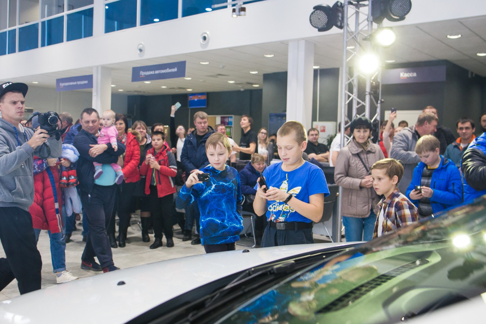LADA XRAY CROSS - фотоотчет с презентации Сатурн-Р-АВТО