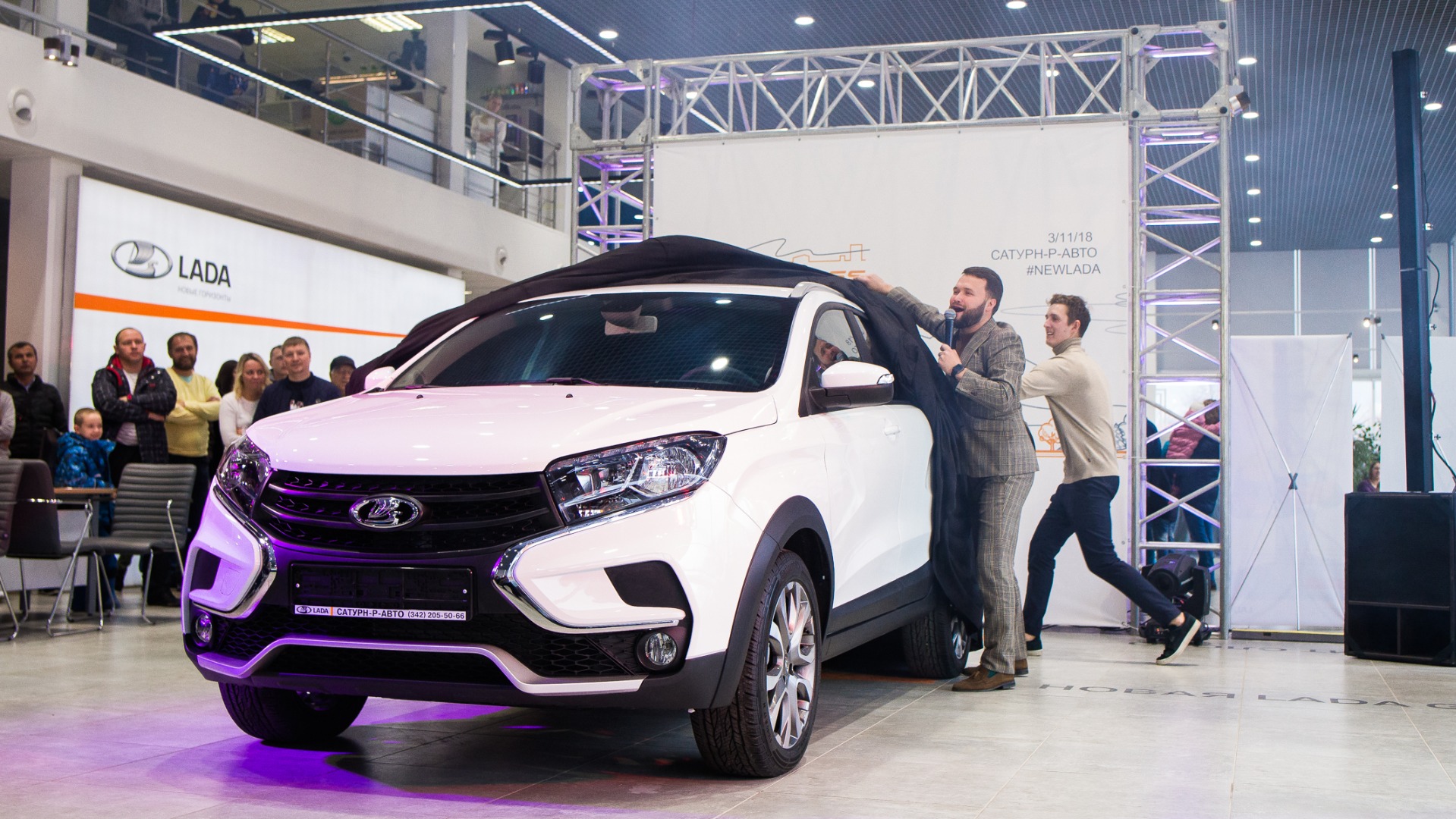 LADA XRAY CROSS - фотоотчет с презентации Сатурн-Р-АВТО